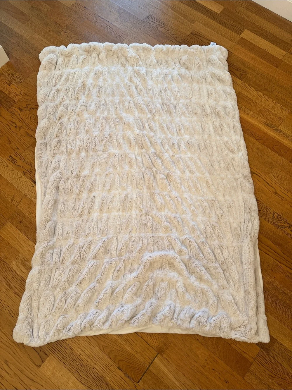 POTTERY BARN | Faux Fur Ruched Throw Blanket Ivory